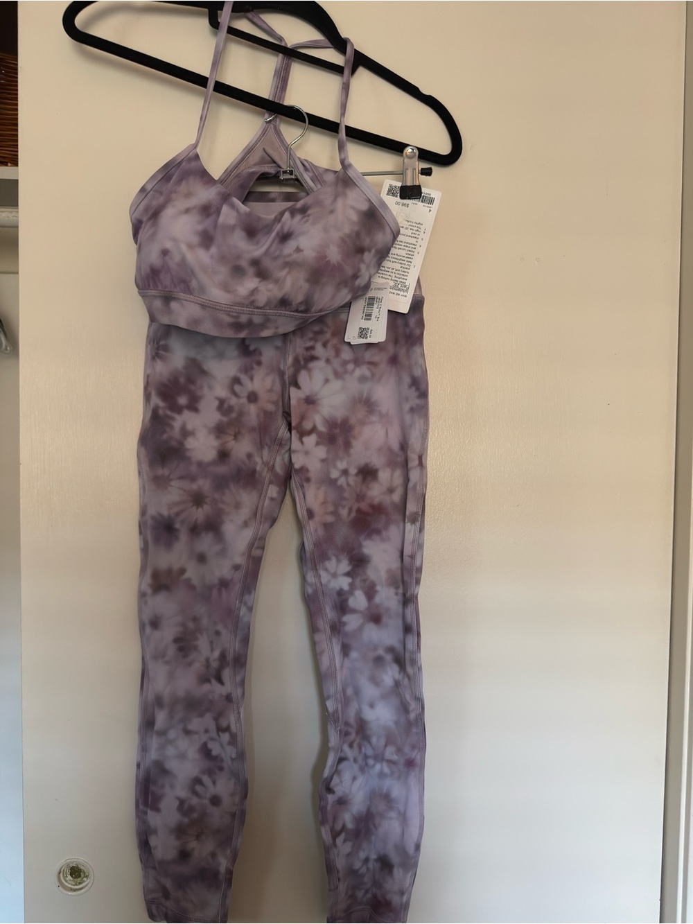 Lululemon daisy Tie-Dye Wireless Sports Bra and Legging Set - Picture 2 of 8